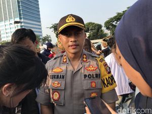 Cegah Gesekan, Polisi Sekat Massa Pro dan Kontra RUU P-KS yang Demo di DPR