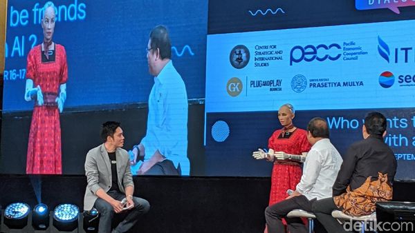 Perjalanan Robot Sophia Sampai Diajak Kencan Menkominfo