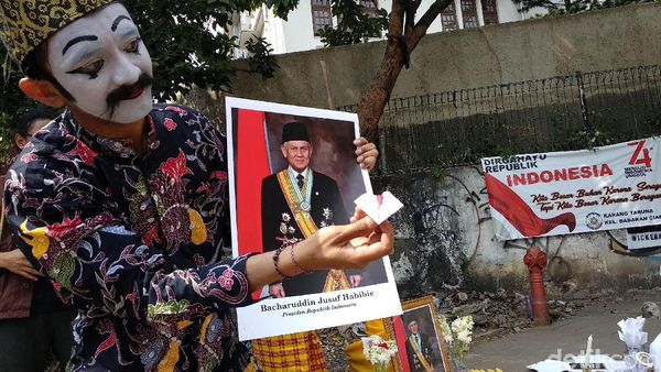 Ketika Seniman Bandung Kenang BJ Habibie