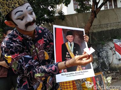 Ketika Seniman Bandung Kenang BJ Habibie