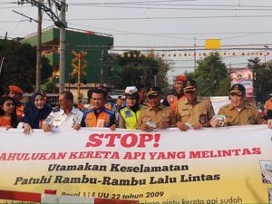 Pritt!! Penerobos di Perlintasan Sebidang Rel KA Bakal Ditilang Pritt!! Penerobos di Perlintasan Sebidang Rel KA Bakal Ditilang