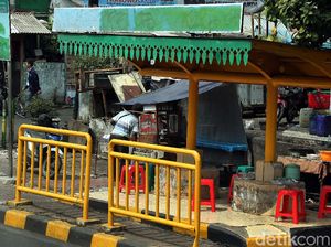 Parah! Halte Bus di Tanah Abang Jadi Warung Makan