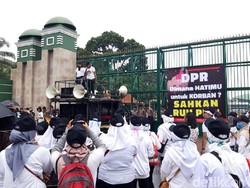 Di Tengah Paripurna Revisi UU KPK, Ada Demo Sahkan RUU P-KS di DPR
