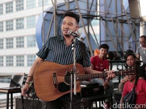 Roby Geisha Ragukan Etika Bisnis Musik Indonesia! Roby Geisha Ragukan Etika Bisnis Musik Indonesia!