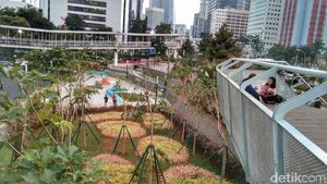 Foto: Taman yang Rindang di Dukuh Atas