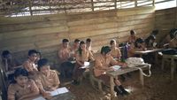 Potret Miris SMA N 3 Huruna yang Rusak dan Becek Mirip Kandang