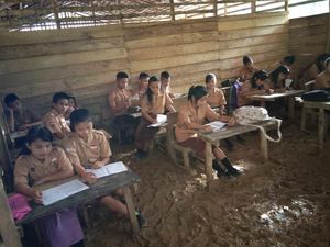 Gubernur Sumut Janji Cek SMAN 3 Huruna yang Berlantai Tanah-Beratap Rumbai Gubernur Sumut Janji Cek SMAN 3 Huruna yang Berlantai Tanah-Beratap Rumbai