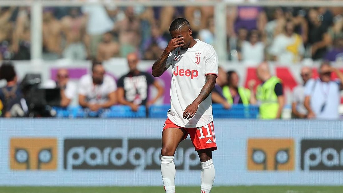 Douglas Costa tak bisa tampil di laga Atletico Madrid vs Juventus. (Foto: Gabriele Maltinti/Getty Images)