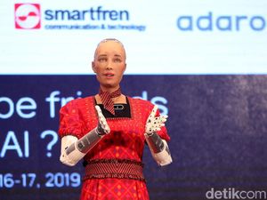 Saat Sophia Si Robot Jelaskan soal Karya Seninya Saat Sophia Si Robot Jelaskan soal Karya Seninya
