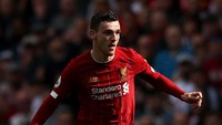 Andy Robertson belum mencapai level permainannya seperti musim lalu. Namun, bek kiri Liverpool itu berada di jalur yang tepat setelah menciptakan sebuah assist untuk gol pertama Sadio Mane menumpas Newcastle United 3-1. Foto: Getty Images