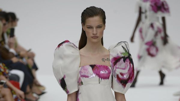 Foto: 10 Gaun Terbaru Carolina Herrera untuk Musim Semi 2020