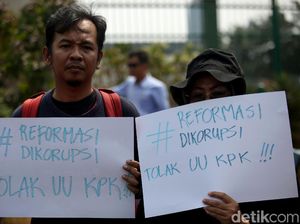 Kegentingan yang Memaksa Perppu KPK