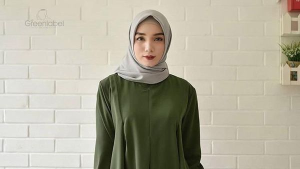 10 Blus Cantik dari Online Shop di Bawah Rp 55 Ribu untuk Kerja