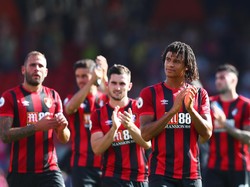 Nathan Ake menjaga Bournemouth hanya kebobolan satu gol saat mengalahkan tamunya Everton 3-1. Bournemouth menghadapi total 12 percobaan di pertandingan itu. Foto: Getty Images