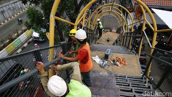 Mengintip Progres Pembangunan JPO Pasar Minggu