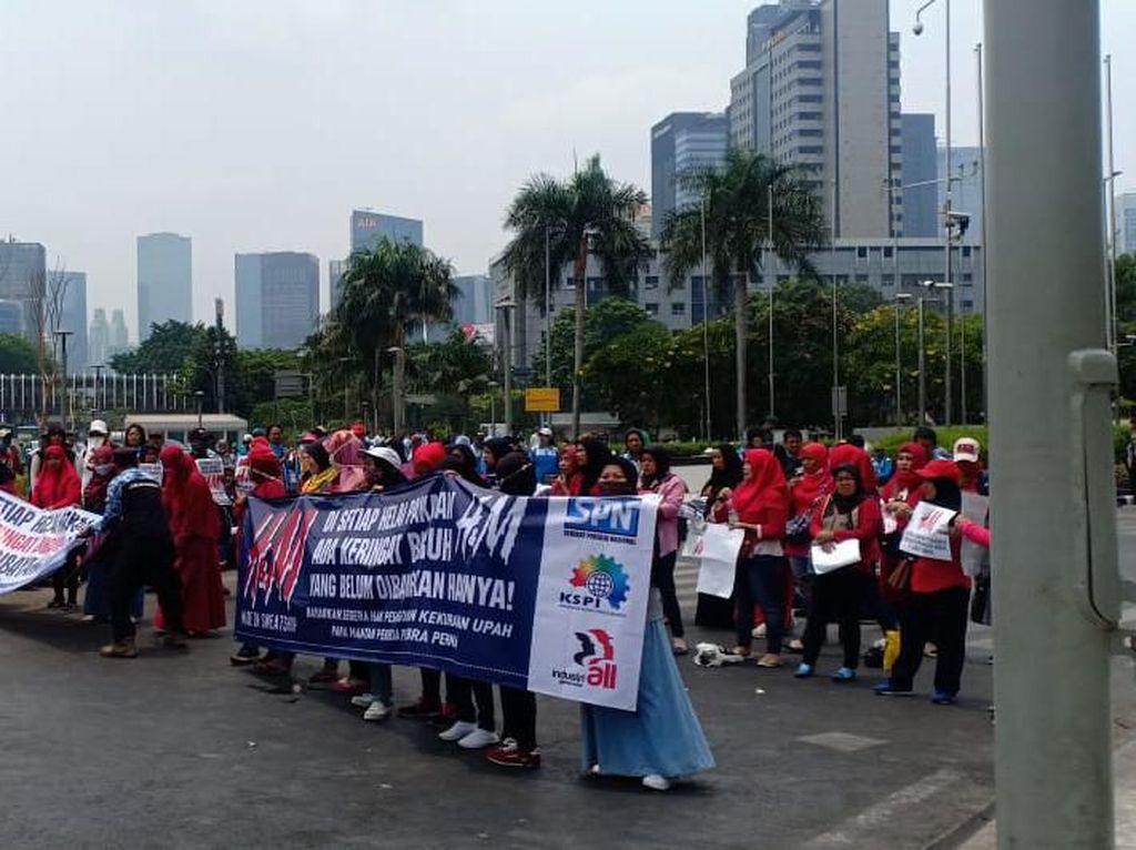 Pengusaha Sebut Penghasilan Buruh Lebih Besar Digaji Per Jam Pengusaha Sebut Penghasilan Buruh Lebih Besar Digaji Per Jam