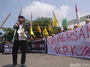 Aliansi Mahasiswa Tulungagung Demo Tolak Revisi UU KPK