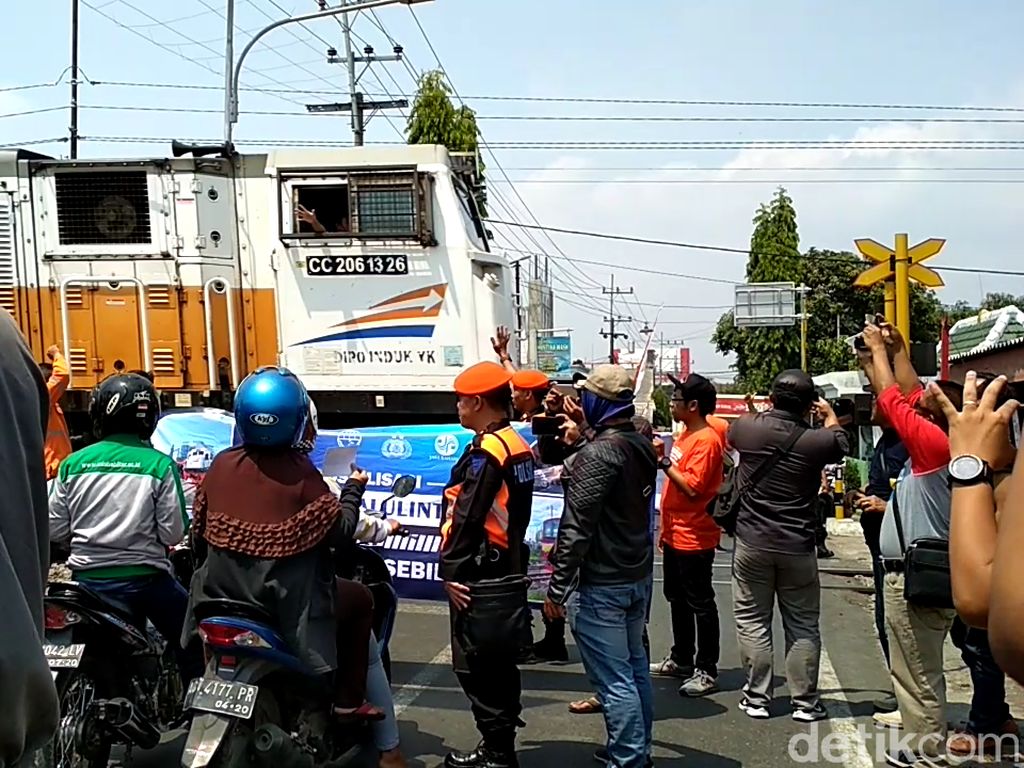 86 Pelintasan Liar Ditutup, Daop 7 Madiun Klaim Turunkan Angka Kecelakaan 86 Pelintasan Liar Ditutup, Daop 7 Madiun Klaim Turunkan Angka Kecelakaan