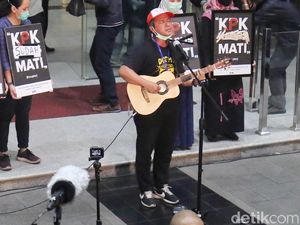 Ikut Turun ke Jalan, Cholil ERK Soroti Persoalan RUU