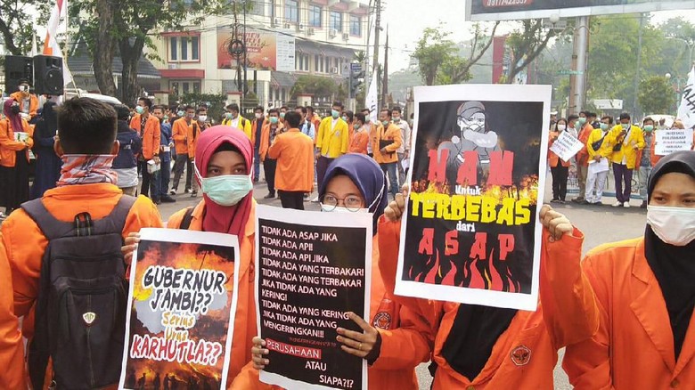 Mahasiswa di Jambi Tuntut Jokowi Copot Pejabat Tak Becus Tangani Karhutla