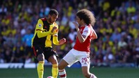 Sukses Watford mengimbangi Arsenal 2-2, tidak lepas dari pernanan Etienne Capoue (Kiri). Gelandang Prancis itu mendominasi lapangan tengah Arsenal untuk meredam Dani Ceballos dan Mesut Oezil. Foto: Getty Images