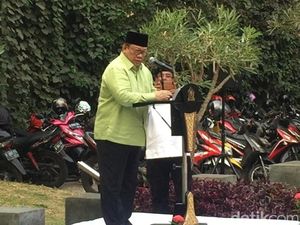 Di Tahlilan, Agung Laksono Cerita Perjuangan BJ Habibie Semasa Hidup Di Tahlilan, Agung Laksono Cerita Perjuangan BJ Habibie Semasa Hidup