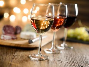 Wah Keren! Netizen Ini Tunjukkan Gelas Wine Lawan Gravitasi Wah Keren! Netizen Ini Tunjukkan Gelas Wine Lawan Gravitasi