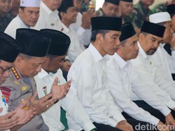 Momen Jokowi Gelar Salat Minta Hujan di Riau