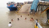 Penampakan Dermaga Ro-Ro yang Ambruk di Riau