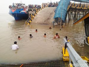 Penampakan Dermaga Ro-Ro yang Ambruk di Riau