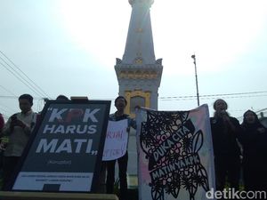RUU KPK Disahkan, Aktivis Yogya: Jokowi Boneka Koruptor RUU KPK Disahkan, Aktivis Yogya: Jokowi Boneka Koruptor
