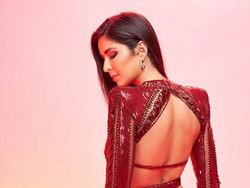 Penampilan Seksi Katrina Kaif dengan Dress Merah