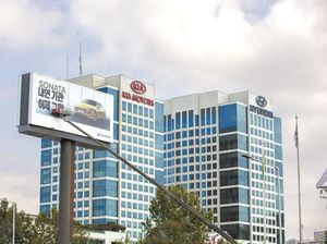 Papan Iklan Hyundai Dicoret Greenpeace: Jangan Ada Lagi Mesin Bakar