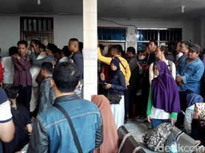 Pengobatan Ningsih Tinampi Makin Digandrungi, Polisi Bantu Pengamanan Pengobatan Ningsih Tinampi Makin Digandrungi, Polisi Bantu Pengamanan