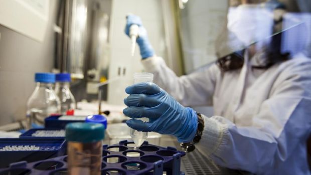 Stem cell research, 3D illustration showing stem cell on a tip of laboratory needle