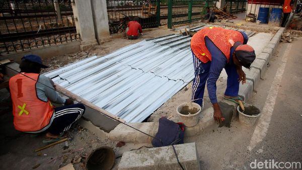 Revitalisasi Trotoar di Jalan I Gusti Ngurah Rai Terus Dikebut