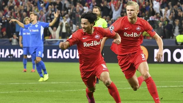 Erling Braut Haaland (kanan) menciptakan rekor di Liga Champions. (