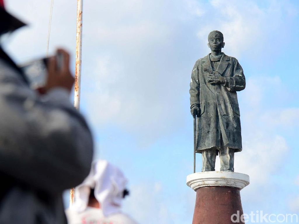 Patung Soedirman Berdiri Kokoh di Ujung Selatan Indonesia