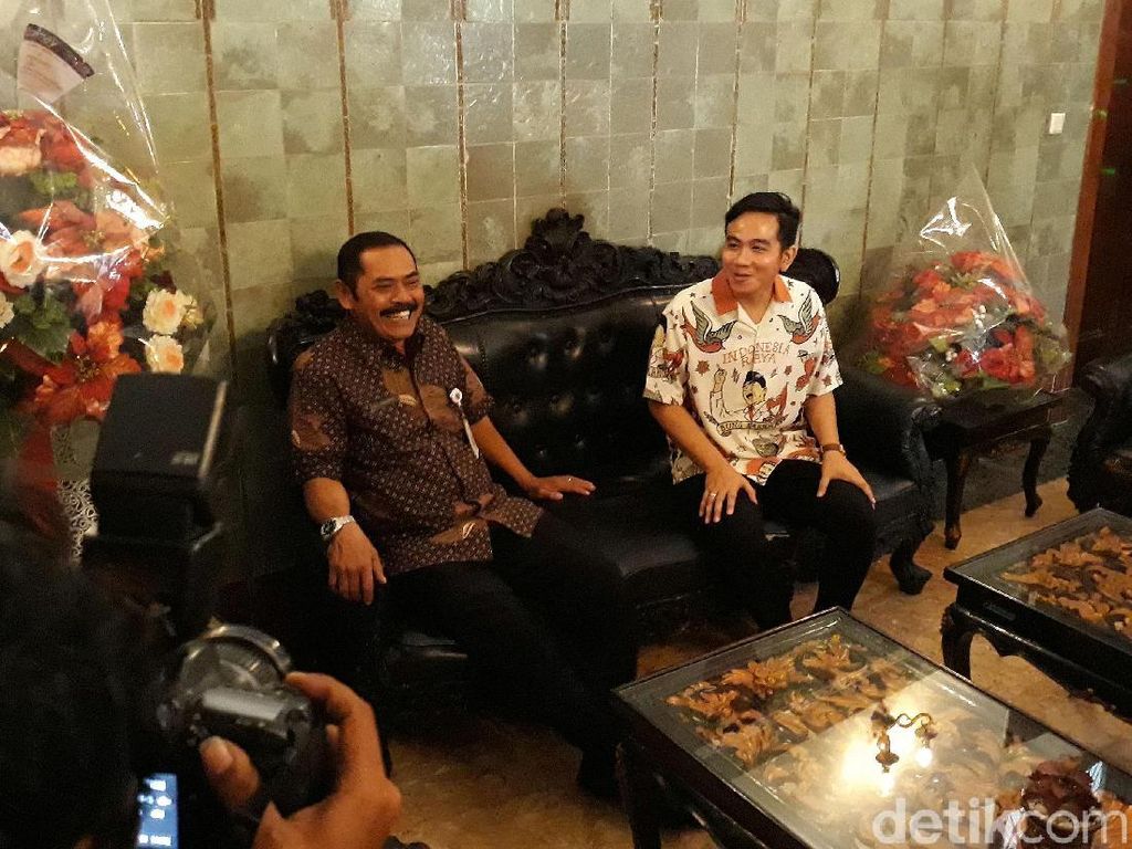 Resmi Daftar Pilkada, Gibran Pastikan Tak Ada Masalah dengan FX Rudy Resmi Daftar Pilkada, Gibran Pastikan Tak Ada Masalah dengan FX Rudy