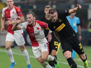 Inter Kewalahan Bendung Slavia Praha Inter Kewalahan Bendung Slavia Praha