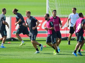 Higuain Ngamuk di Sesi Latihan Juventus, Tendang Pelatih