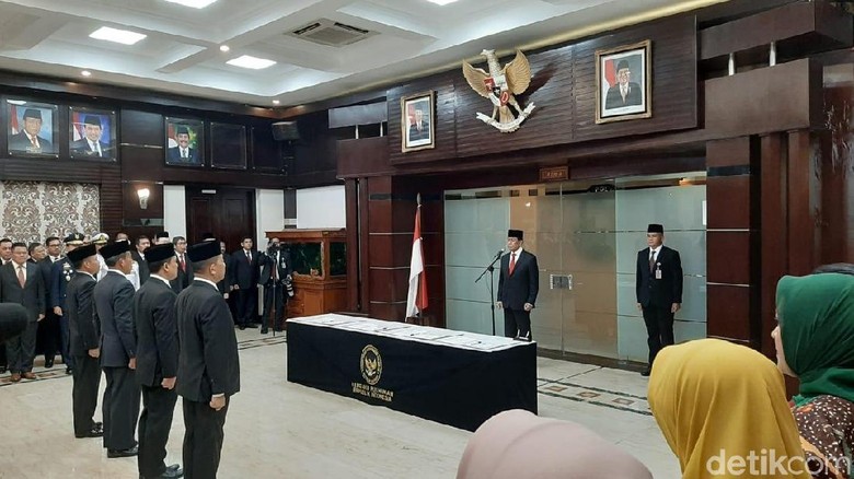 Lantik Sesmenko Polhukam, Wiranto Ingatkan soal Papua hingga Revisi UU KPK