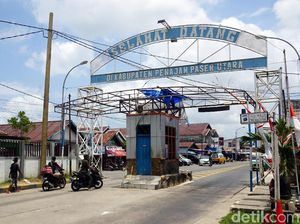 Cerita di Gerbang Masuk Pelabuhan Penajam Cerita di Gerbang Masuk Pelabuhan Penajam