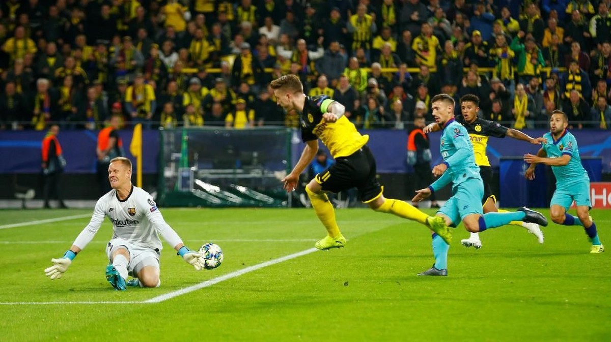 Broussia Dortmund vs Barcelona tuntas tanpa gol di babak pertama. (Foto: Thilo Schmuelgen/Reuters)