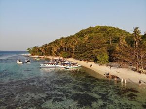 Indahnya Pantai Ujung Gelam di Karimunjawa