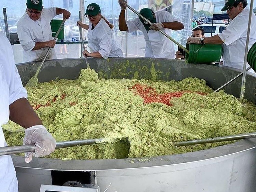 Wow! Guacamole Seberat 4 Ton Ini Pecahkan Rekor Dunia Wow! Guacamole Seberat 4 Ton Ini Pecahkan Rekor Dunia
