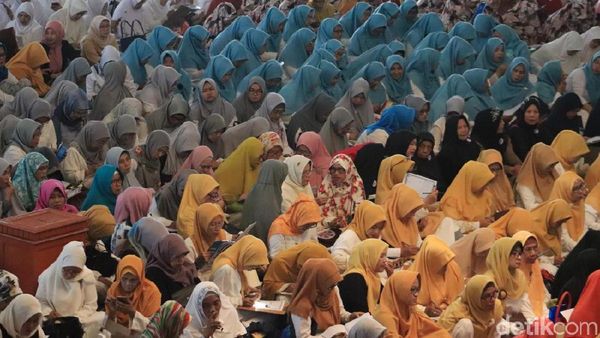 1.500 Warga Bandung Tulis Mushaf Alquran dan Kalibrasi Arah Kiblat