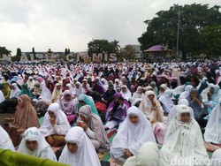 Video Warga Ciamis Salat Minta Hujan Lantaran Kemarau Panjang