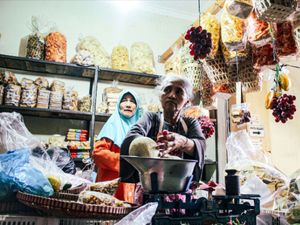 Bersitegang dengan pembeli hal biasa, agar untung tak biasa.