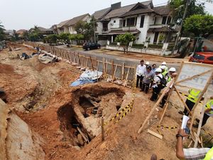 Pembangunan Tanggul Kali Bekasi Ditargetkan Rampung Desember 2019 Pembangunan Tanggul Kali Bekasi Ditargetkan Rampung Desember 2019